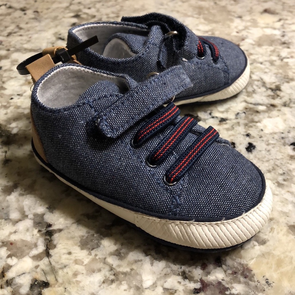 NWT - Baby Boys Casual Sneaker - Size 4 - Picture 1 of 3